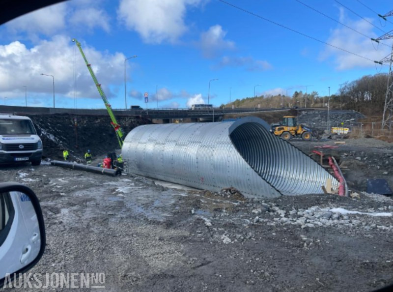 2023 Kulvert/gangtunnel undergang for kryssing av vei eller jernbane - Ligger nå demontert. - Anleggsmaskiner: bilde 2 2023 Kulvert/gangtunnel undergang for kryssing av vei eller jernbane - Ligger nå demontert. - Anleggsmaskiner: bilde 2