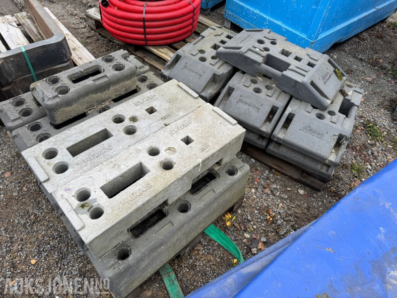 23 stk Gjerde og skiltfundament - Anleggsmaskiner: bilde 2 23 stk Gjerde og skiltfundament - Anleggsmaskiner: bilde 2