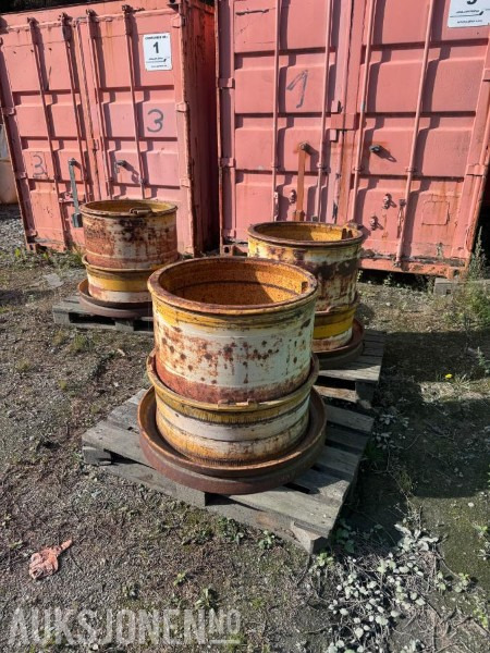 3 stk brede felger til Volvo A40 FFS (til 875/65-R29 dekk) - Anleggsmaskiner: bilde 1 3 stk brede felger til Volvo A40 FFS (til 875/65-R29 dekk) - Anleggsmaskiner: bilde 1