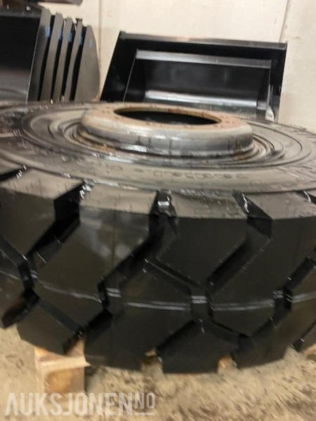 4 stk Michelin 14.00 R24 anleggsdekk med felg - ny gummibane - Anleggsmaskiner: bilde 2 4 stk Michelin 14.00 R24 anleggsdekk med felg - ny gummibane - Anleggsmaskiner: bilde 2