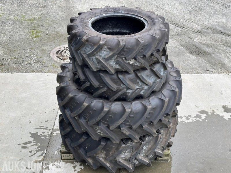 BKT AGRIMAX RT 765 TRAKTORDEKK 320/70 R 20 + 420/70 R 28 - Traktor: bilde 4 BKT AGRIMAX RT 765 TRAKTORDEKK 320/70 R 20 + 420/70 R 28 - Traktor: bilde 4