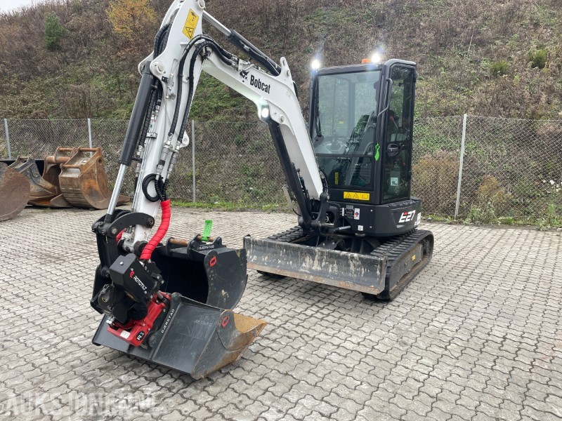 Bobcat E27 Rototilt R1, Graveskuff, fast pusseskuff - Minigraver: bilde 1 Bobcat E27 Rototilt R1, Graveskuff, fast pusseskuff - Minigraver: bilde 1