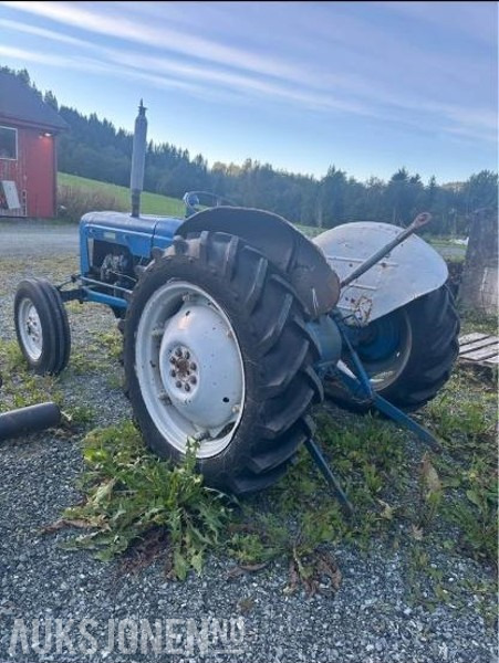 Ford dexta - Traktor: bilde 4 Ford dexta - Traktor: bilde 4