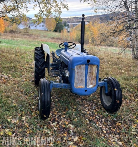 Ford dexta - Traktor: bilde 1 Ford dexta - Traktor: bilde 1
