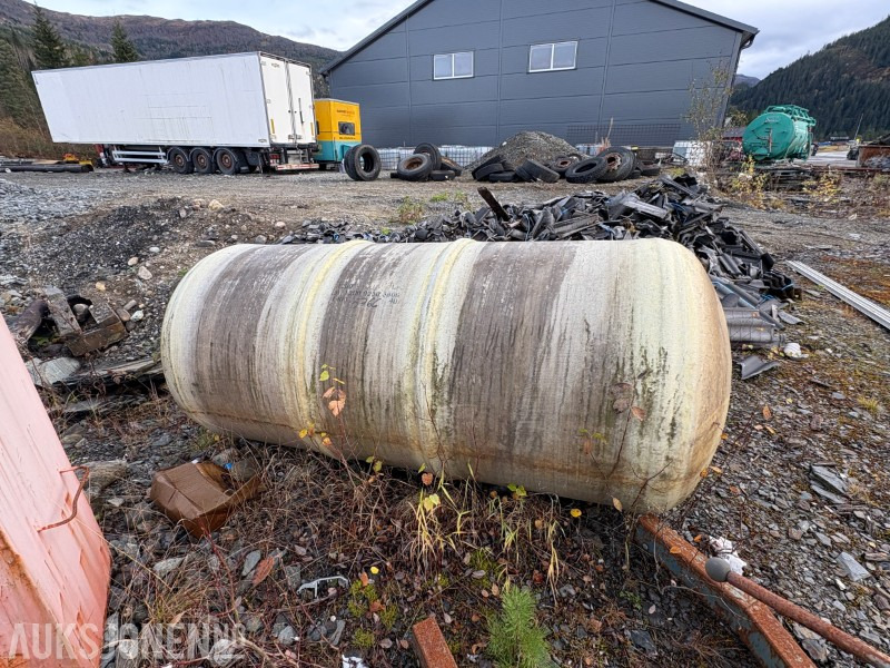 Glassfibertank ca. 3000 liter - Anleggsmaskiner: bilde 4 Glassfibertank ca. 3000 liter - Anleggsmaskiner: bilde 4
