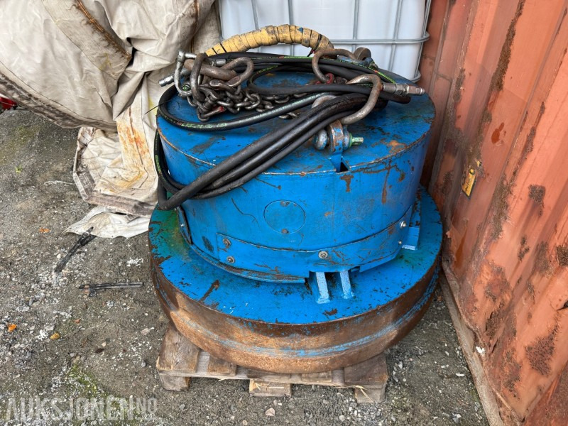 Hydraulisk magnet - Diameter på plate 125 cm - Anleggsmaskiner: bilde 2 Hydraulisk magnet - Diameter på plate 125 cm - Anleggsmaskiner: bilde 2