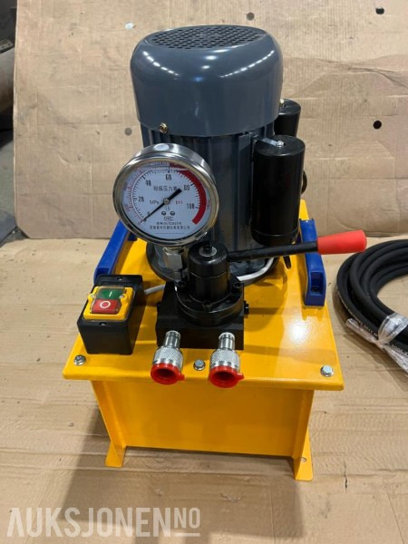 70 TONN HYDRAULISK PRESSE TIL BELTEBOLTER OG FORINGER 220V - ingen minstepris - Industrimaskin: bilde 4 70 TONN HYDRAULISK PRESSE TIL BELTEBOLTER OG FORINGER 220V - ingen minstepris - Industrimaskin: bilde 4