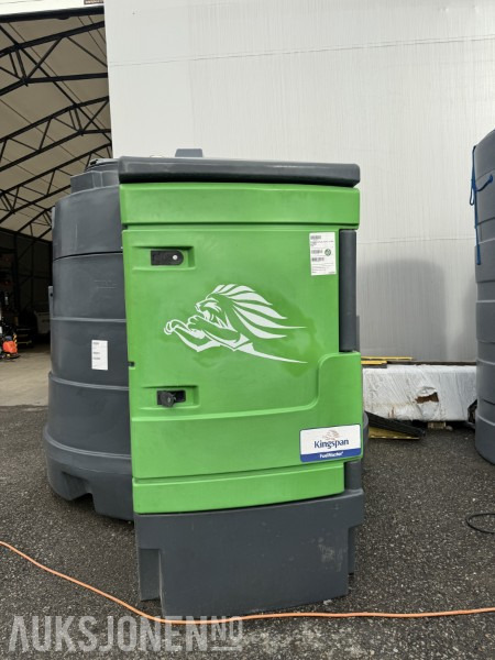 Kingspan Fuelmaster 3500L stasjonær dieseltank med pumpe og låsbart skap. - Anleggsmaskiner: bilde 2 Kingspan Fuelmaster 3500L stasjonær dieseltank med pumpe og låsbart skap. - Anleggsmaskiner: bilde 2