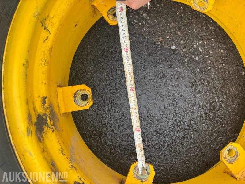 Landbruksteknikk 1 GoodYear 12.4-24 traktordekk med felg: bilde 7