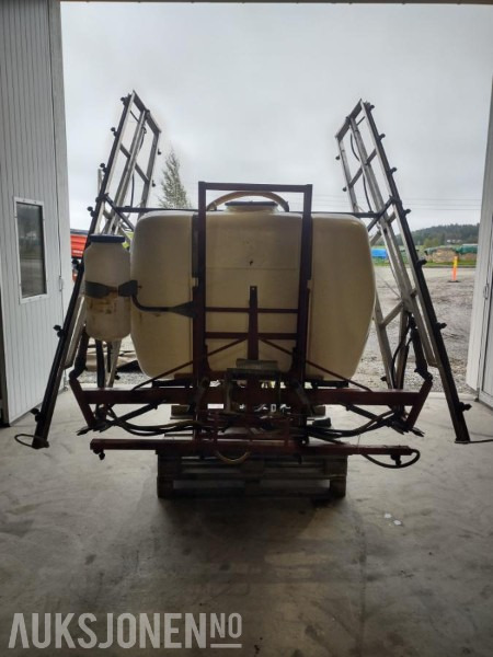 1900 YLØ Eho kone sprøyte med elektrisk betjening - Landbruksteknikk: bilde 2 1900 YLØ Eho kone sprøyte med elektrisk betjening - Landbruksteknikk: bilde 2