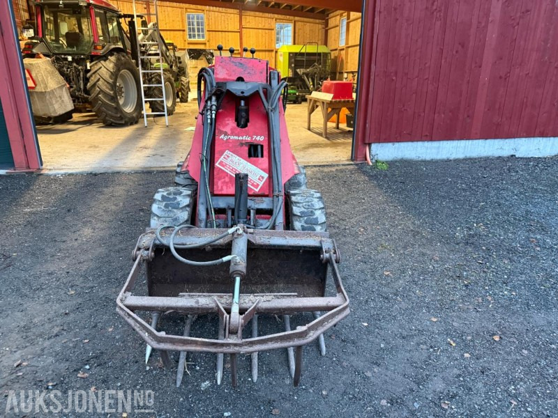 1999 Agromatic 740 Minilaster m/Silograbb/krokodille - Landbruksteknikk: bilde 2 1999 Agromatic 740 Minilaster m/Silograbb/krokodille - Landbruksteknikk: bilde 2