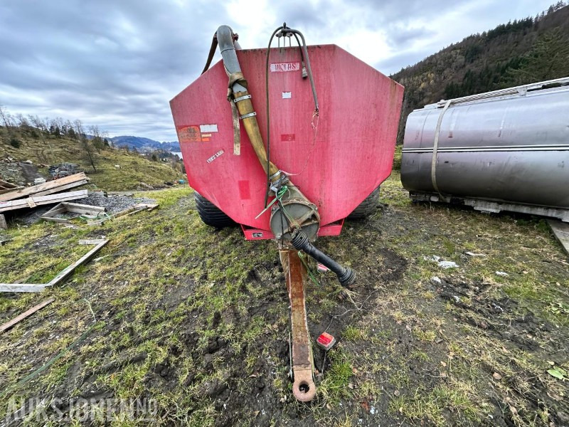 Landbruksteknikk 2005 MOI BG 8 Gjødselvogn m/Vogelsang spreder: bilde 8 Landbruksteknikk 2005 MOI BG 8 Gjødselvogn m/Vogelsang spreder: bilde 8