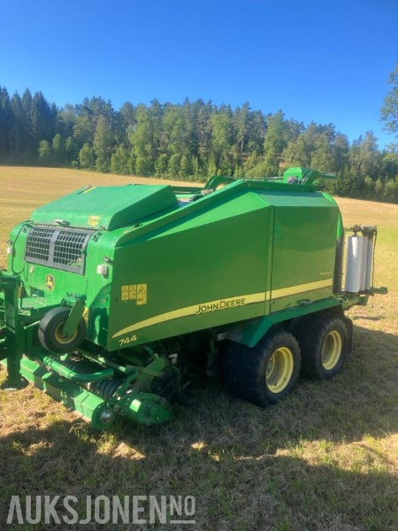 2011 John Deere 744 Premium Rundballepresse / Kombipresse - Landbruksteknikk: bilde 1 2011 John Deere 744 Premium Rundballepresse / Kombipresse - Landbruksteknikk: bilde 1