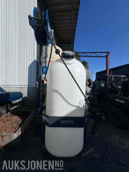 2022 Vama spyleutstyr for montering på traktor EHK 1500 Liter - Trepunktsfeste - Landbruksteknikk: bilde 3 2022 Vama spyleutstyr for montering på traktor EHK 1500 Liter - Trepunktsfeste - Landbruksteknikk: bilde 3