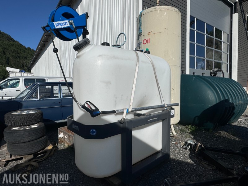 2022 Vama spyleutstyr for montering på traktor EHK 1500 Liter - Trepunktsfeste - Landbruksteknikk: bilde 1 2022 Vama spyleutstyr for montering på traktor EHK 1500 Liter - Trepunktsfeste - Landbruksteknikk: bilde 1