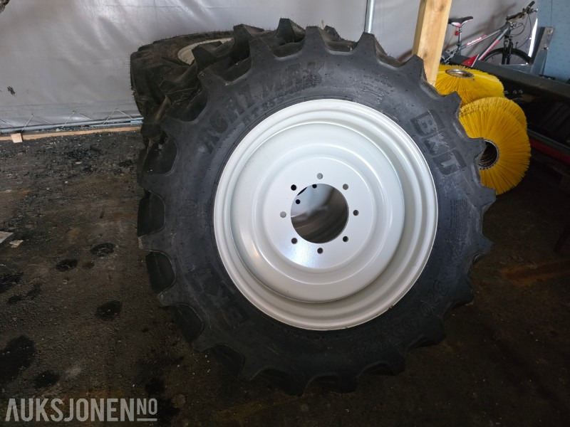 Agrimax traktordekk nye/ubrukt på felg - Landbruksteknikk: bilde 3 Agrimax traktordekk nye/ubrukt på felg - Landbruksteknikk: bilde 3