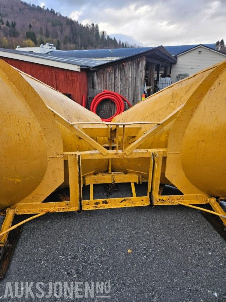 Eldre Spissplog / Snøplog - Landbruksteknikk: bilde 4 Eldre Spissplog / Snøplog - Landbruksteknikk: bilde 4