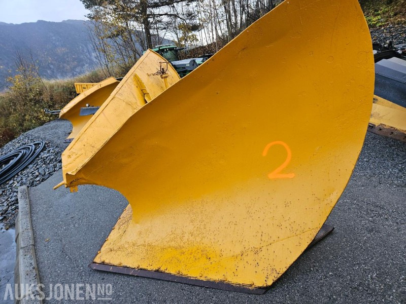 Eldre Spissplog / Snøplog - Landbruksteknikk: bilde 2 Eldre Spissplog / Snøplog - Landbruksteknikk: bilde 2