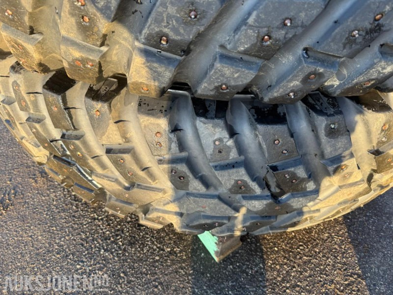 Nokian vinterdekk med pigg til traktor - Landbruksteknikk: bilde 3 Nokian vinterdekk med pigg til traktor - Landbruksteknikk: bilde 3