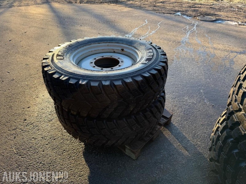 Nokian vinterdekk med pigg til traktor - Landbruksteknikk: bilde 2 Nokian vinterdekk med pigg til traktor - Landbruksteknikk: bilde 2