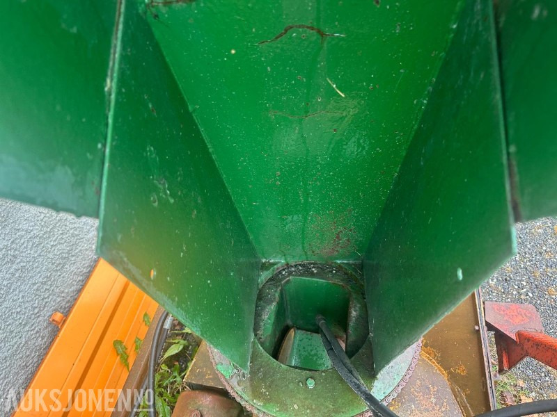 Øveraasen snøbas 200H - 2 trinns snøfres - Landbruksteknikk: bilde 4 Øveraasen snøbas 200H - 2 trinns snøfres - Landbruksteknikk: bilde 4