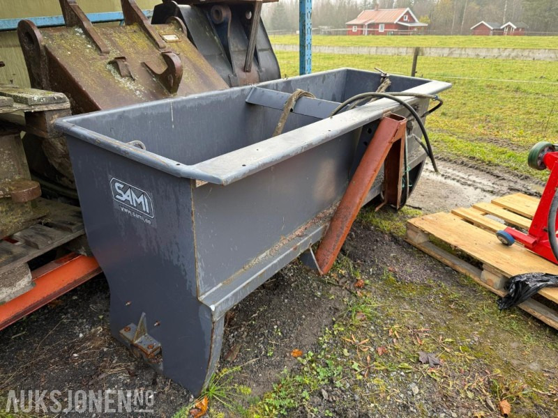 Sami Strøkasse til traktor - Landbruksteknikk: bilde 1 Sami Strøkasse til traktor - Landbruksteknikk: bilde 1