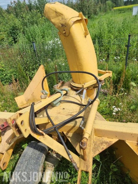 Traktor Snøfres 3 punkter feste med hydraulisk utkast - Landbruksteknikk: bilde 2 Traktor Snøfres 3 punkter feste med hydraulisk utkast - Landbruksteknikk: bilde 2