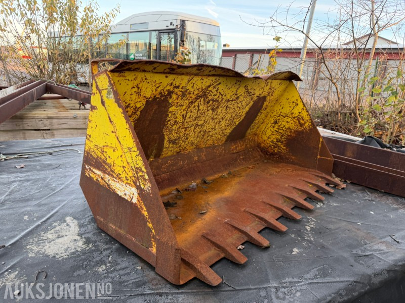 Traktorskuff 162 cm - Landbruksteknikk: bilde 1 Traktorskuff 162 cm - Landbruksteknikk: bilde 1