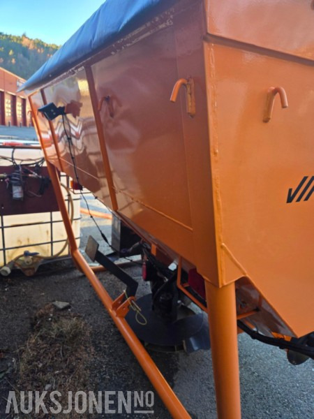 Traxos S15 vep-490 1,5m3 saltspreder / sandspreder med EvolutionLine-kontrollpanel - Landbruksteknikk: bilde 5 Traxos S15 vep-490 1,5m3 saltspreder / sandspreder med EvolutionLine-kontrollpanel - Landbruksteknikk: bilde 5