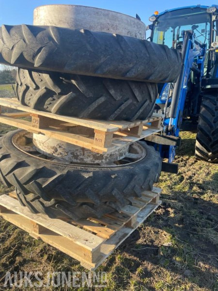 Tvillinghjul Case og New Holland Passer jxu, t5000, T5, farmall - Landbruksteknikk: bilde 1 Tvillinghjul Case og New Holland Passer jxu, t5000, T5, farmall - Landbruksteknikk: bilde 1