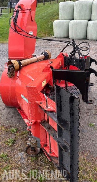 Veldig lite brukt Globus snøfres 2450 - hydraulisk nedbrekk/sving PTO - Landbruksteknikk: bilde 2 Veldig lite brukt Globus snøfres 2450 - hydraulisk nedbrekk/sving PTO - Landbruksteknikk: bilde 2