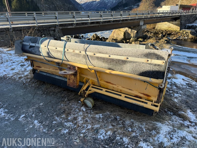 Falköping LB-1000 BLU sandspreder - Lastebil: bilde 4 Falköping LB-1000 BLU sandspreder - Lastebil: bilde 4