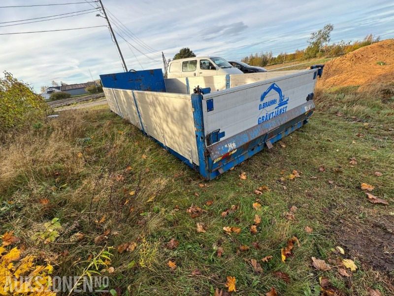 Sisu Lemflak / krokløftcontainer luftbaklem – strølem følger med - Lastebil: bilde 4 Sisu Lemflak / krokløftcontainer luftbaklem – strølem følger med - Lastebil: bilde 4