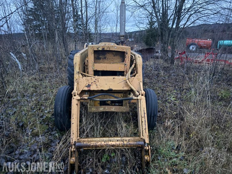 Massey Ferguson 3.165 m/laster - Traktor: bilde 2 Massey Ferguson 3.165 m/laster - Traktor: bilde 2