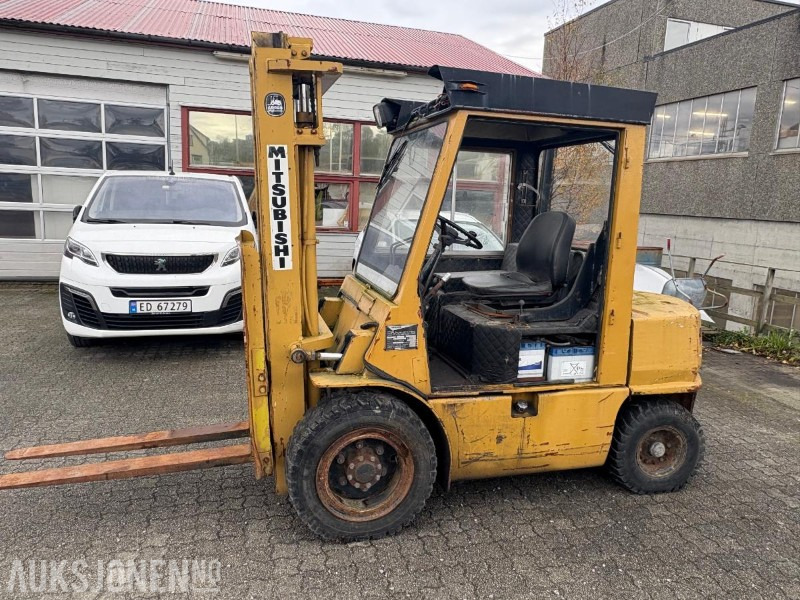 1982 Mitsubishi FD-30 - Materialhåndteringsutstyr: bilde 2 1982 Mitsubishi FD-30 - Materialhåndteringsutstyr: bilde 2