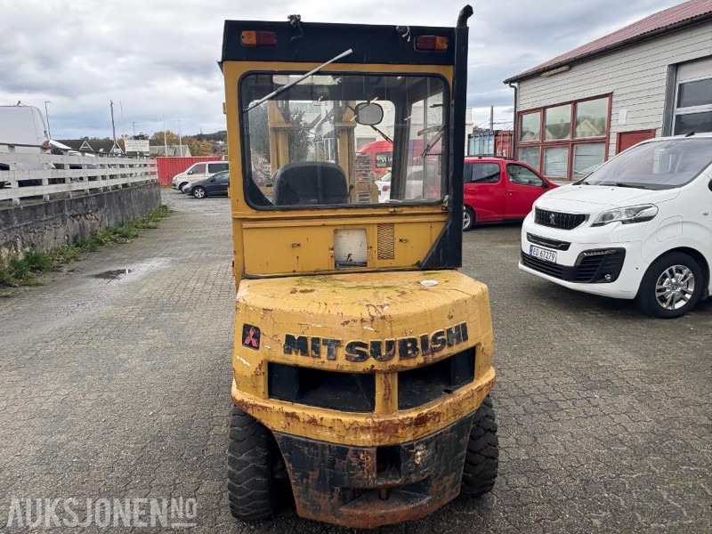 1982 Mitsubishi FD-30 - Materialhåndteringsutstyr: bilde 4 1982 Mitsubishi FD-30 - Materialhåndteringsutstyr: bilde 4