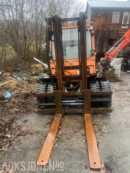 1990 Toyota 02- 3 FD40. Truck med sideforskyvning - MVA-FRI - Materialhåndteringsutstyr: bilde 5 1990 Toyota 02- 3 FD40. Truck med sideforskyvning - MVA-FRI - Materialhåndteringsutstyr: bilde 5