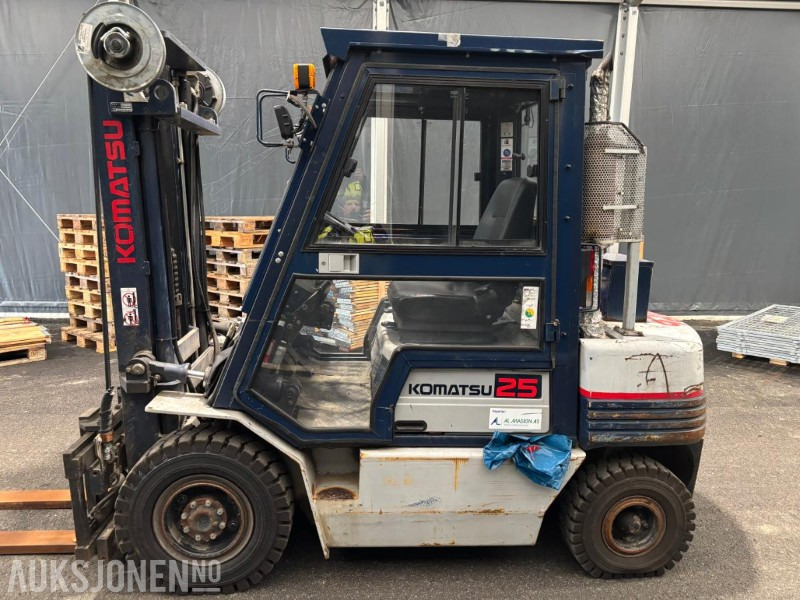 1993 Komatsu FD25T-11E dieseltruck - Materialhåndteringsutstyr: bilde 2 1993 Komatsu FD25T-11E dieseltruck - Materialhåndteringsutstyr: bilde 2