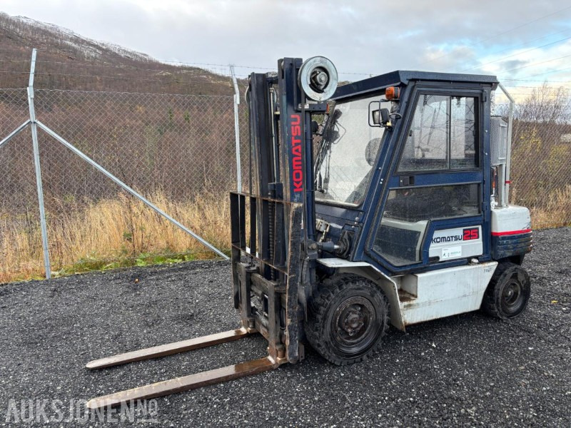 1993 Komatsu FD25T-11E dieseltruck - Materialhåndteringsutstyr: bilde 1 1993 Komatsu FD25T-11E dieseltruck - Materialhåndteringsutstyr: bilde 1