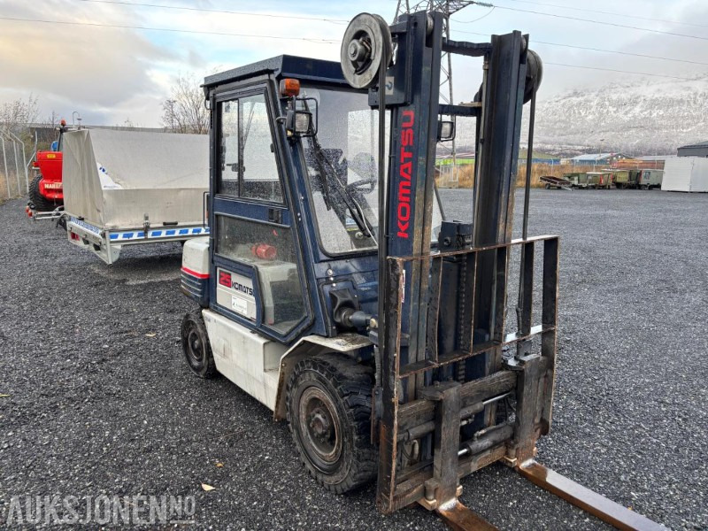 1993 Komatsu FD25T-11E dieseltruck - Materialhåndteringsutstyr: bilde 2 1993 Komatsu FD25T-11E dieseltruck - Materialhåndteringsutstyr: bilde 2
