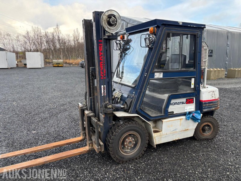 1993 Komatsu FD25T-11E dieseltruck - Materialhåndteringsutstyr: bilde 1 1993 Komatsu FD25T-11E dieseltruck - Materialhåndteringsutstyr: bilde 1