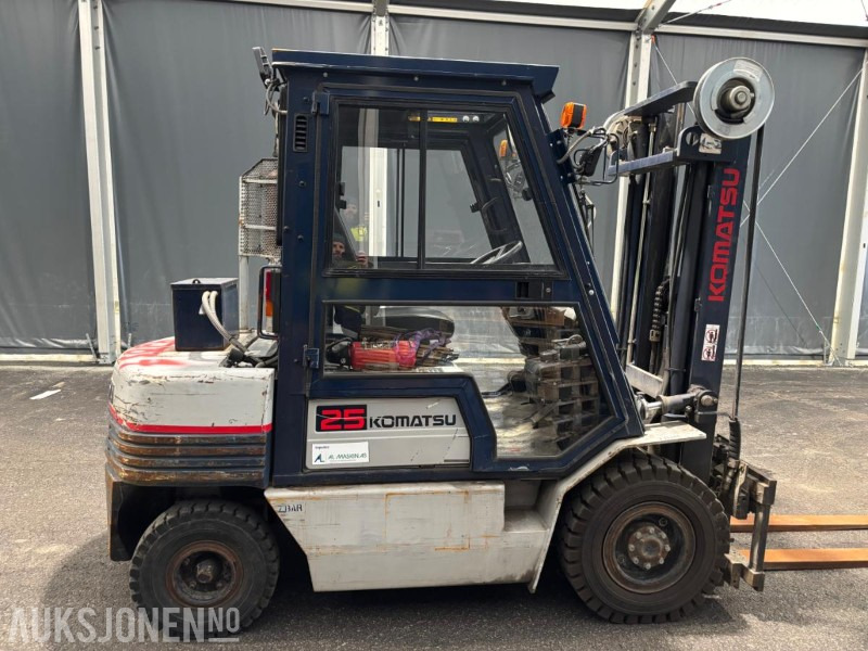 1993 Komatsu FD25T-11E dieseltruck - Materialhåndteringsutstyr: bilde 4 1993 Komatsu FD25T-11E dieseltruck - Materialhåndteringsutstyr: bilde 4