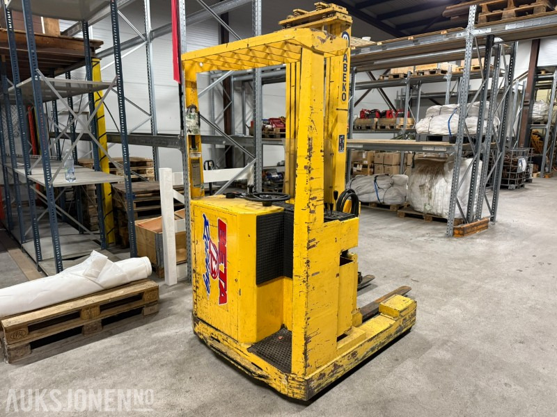 1995 ABECO 12 SMATTF – Elektrisk skyvemasttruck / stabler 1200 kg, 5,65 m løftehøyde - Materialhåndteringsutstyr: bilde 3 1995 ABECO 12 SMATTF – Elektrisk skyvemasttruck / stabler 1200 kg, 5,65 m løftehøyde - Materialhåndteringsutstyr: bilde 3