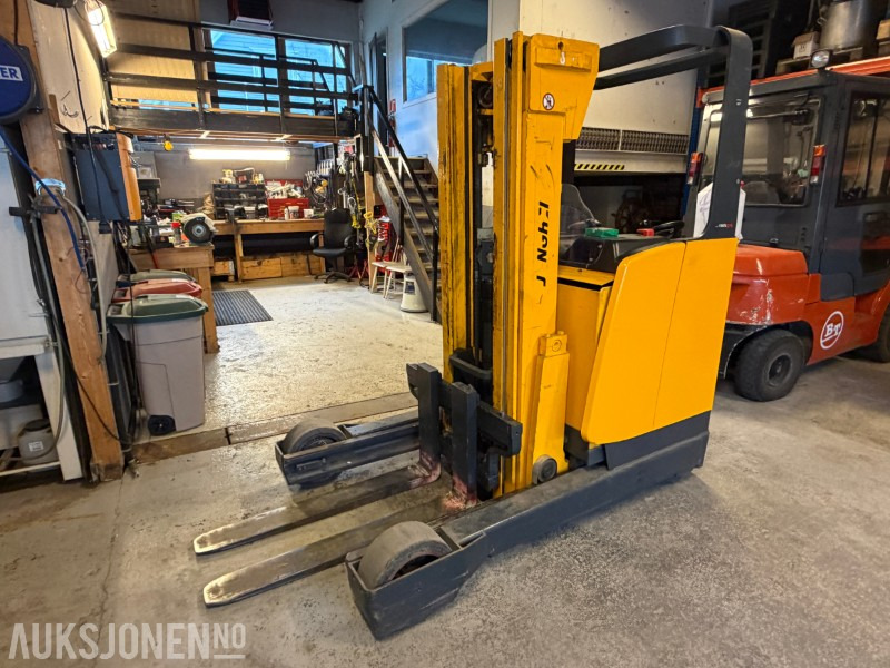2002 Jungheinrich ETM 325 Skyvemasttruck med SLH200 Lader - Materialhåndteringsutstyr: bilde 1 2002 Jungheinrich ETM 325 Skyvemasttruck med SLH200 Lader - Materialhåndteringsutstyr: bilde 1