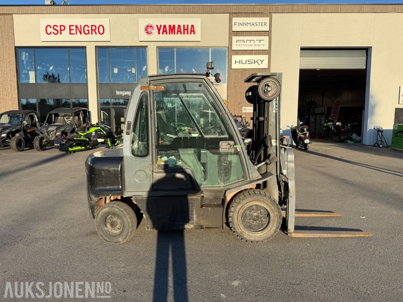 2003 Nissan FGD 02 A 300 - Langgaffler - 4529kg - Materialhåndteringsutstyr: bilde 4 2003 Nissan FGD 02 A 300 - Langgaffler - 4529kg - Materialhåndteringsutstyr: bilde 4