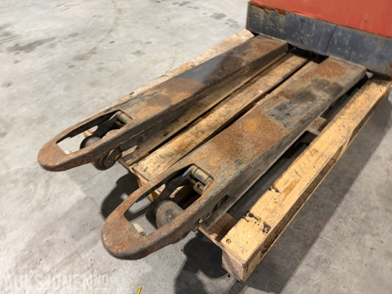 2007 BT LWE180 pallestabler - Materialhåndteringsutstyr: bilde 4 2007 BT LWE180 pallestabler - Materialhåndteringsutstyr: bilde 4
