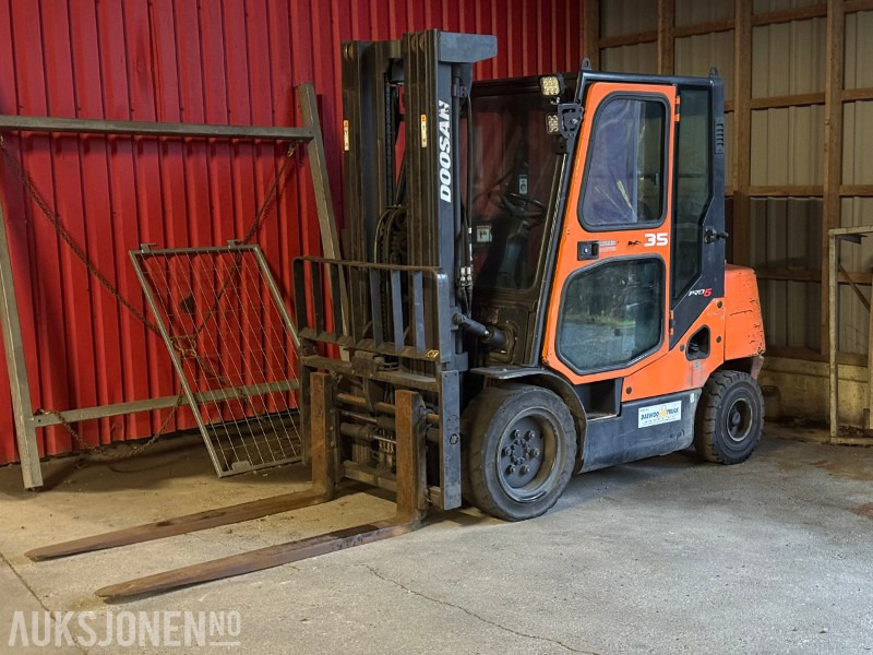 2007 Doosan D35C-5 Dieseltruck – 3,5 tonn -rep.objekt - Materialhåndteringsutstyr: bilde 1 2007 Doosan D35C-5 Dieseltruck – 3,5 tonn -rep.objekt - Materialhåndteringsutstyr: bilde 1