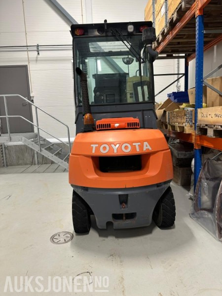 2008 Toyota 7FD40 gaffeltruck m/ Meyer gaffelspreder – 4,5 tonn kapasitet - Materialhåndteringsutstyr: bilde 3 2008 Toyota 7FD40 gaffeltruck m/ Meyer gaffelspreder – 4,5 tonn kapasitet - Materialhåndteringsutstyr: bilde 3
