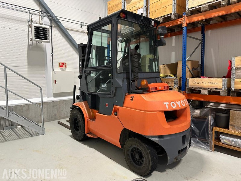 2008 Toyota 7FD40 gaffeltruck m/ Meyer gaffelspreder – 4,5 tonn kapasitet - Materialhåndteringsutstyr: bilde 2 2008 Toyota 7FD40 gaffeltruck m/ Meyer gaffelspreder – 4,5 tonn kapasitet - Materialhåndteringsutstyr: bilde 2
