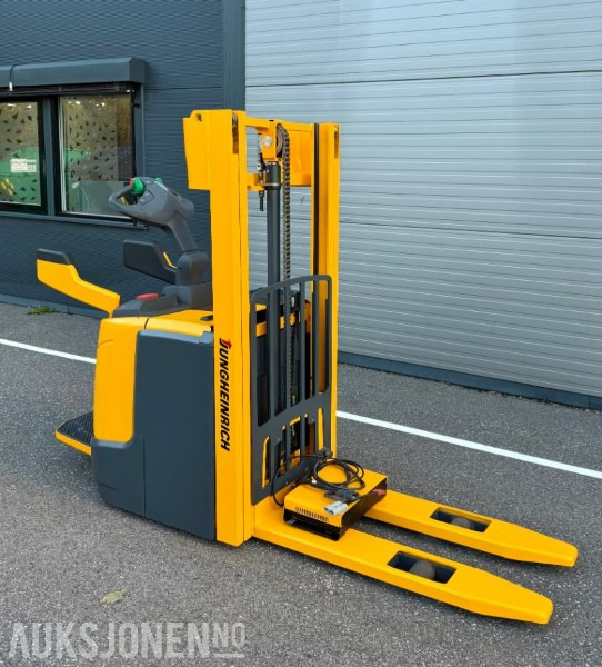 2012 Jungheinrich ERC212 - 1200 kg / 2,5 meter løftehøyde - Materialhåndteringsutstyr: bilde 3 2012 Jungheinrich ERC212 - 1200 kg / 2,5 meter løftehøyde - Materialhåndteringsutstyr: bilde 3